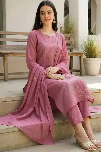 Women Floral Embroidered Thread Work Kurta with Trousers & With Dupatta