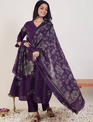 Women Floral Printed Cotton Kurta with Trousers & With Dupatta 1