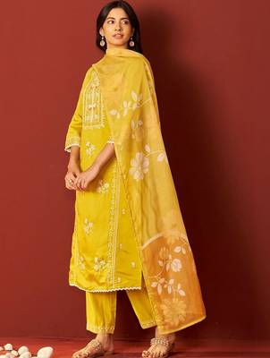 Women Ethnic Motifs Embroidered Thread Work Kurta with Trousers & With Dupatta 1
