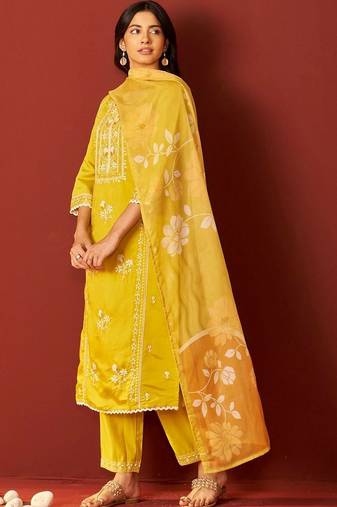 Women Ethnic Motifs Embroidered Thread Work Kurta with Trousers & With Dupatta