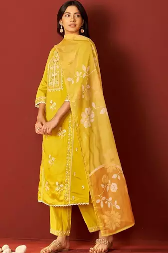Women Ethnic Motifs Embroidered Thread Work Kurta with Trousers & With Dupatta