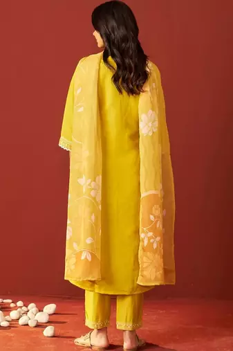 Women Ethnic Motifs Embroidered Thread Work Kurta with Trousers & With Dupatta