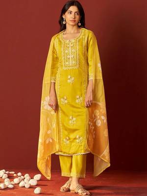 Women Ethnic Motifs Embroidered Thread Work Kurta with Trousers & With Dupatta 3