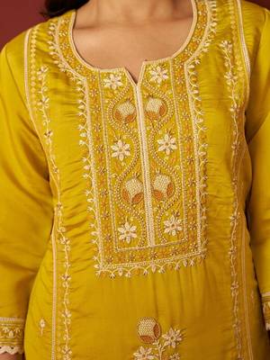 Women Ethnic Motifs Embroidered Thread Work Kurta with Trousers & With Dupatta 5