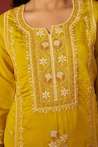 Women Ethnic Motifs Embroidered Thread Work Kurta with Trousers & With Dupatta