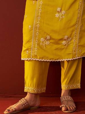 Women Ethnic Motifs Embroidered Thread Work Kurta with Trousers & With Dupatta 6