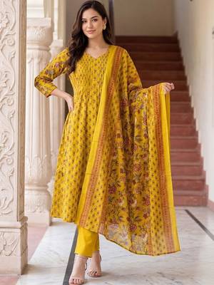 Women Floral Printed Pleated Cotton Kurta with Trousers & With Dupatta 1