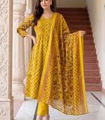 Women Floral Printed Pleated Cotton Kurta with Trousers & With Dupatta