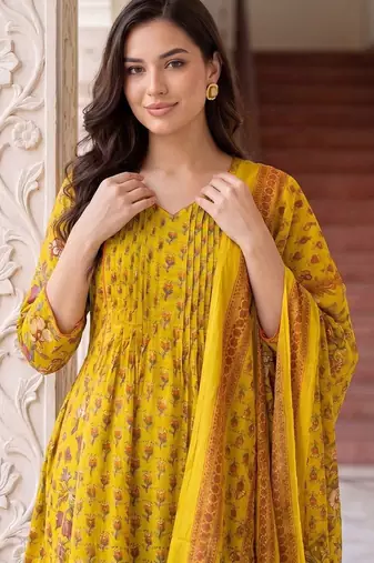 Women Floral Printed Pleated Cotton Kurta with Trousers & With Dupatta