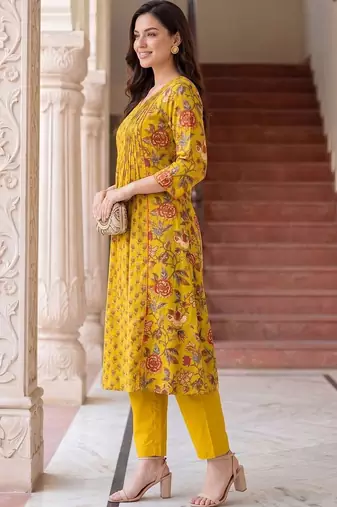 Women Floral Printed Pleated Cotton Kurta with Trousers & With Dupatta