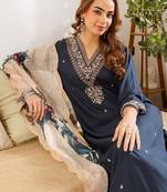 Women Floral Embroidered Thread Work Kurta with Harem Pants & With Dupatta