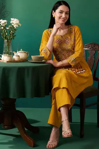 Women Ethnic Motifs Embroidered Thread Work Kurta with Trousers