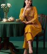 Women Ethnic Motifs Embroidered Thread Work Kurta with Trousers