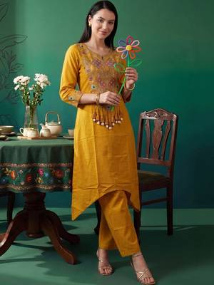 Women Ethnic Motifs Embroidered Thread Work Kurta with Trousers 3