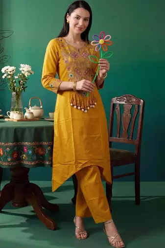 Women Ethnic Motifs Embroidered Thread Work Kurta with Trousers