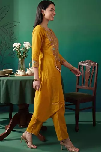 Women Ethnic Motifs Embroidered Thread Work Kurta with Trousers