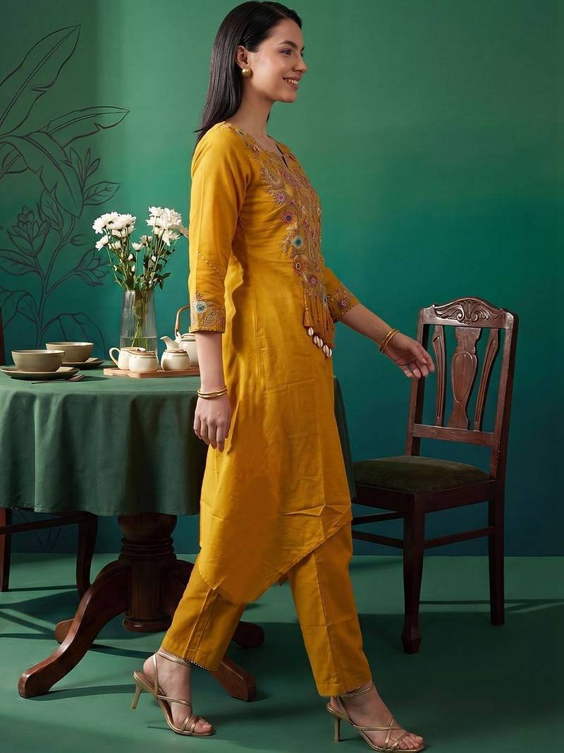 Women Ethnic Motifs Embroidered Thread Work Kurta with Trousers