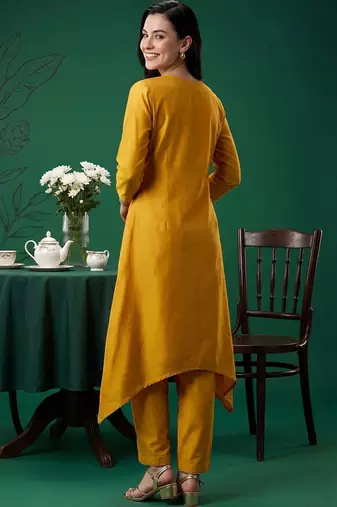 Women Ethnic Motifs Embroidered Thread Work Kurta with Trousers