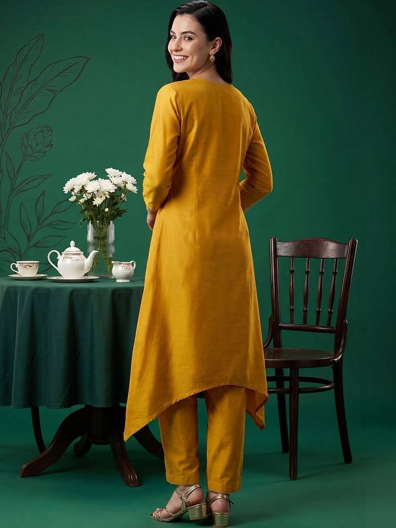 Women Ethnic Motifs Embroidered Thread Work Kurta with Trousers