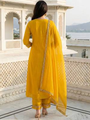 Women Ethnic Motifs Embroidered Empire Thread Work Liva Kurta with Trousers & With Dupatta 5