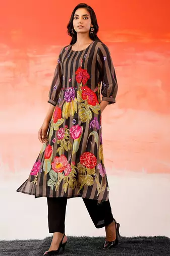 Women Floral Printed Beads and Stones Cotton Kurta with Trousers