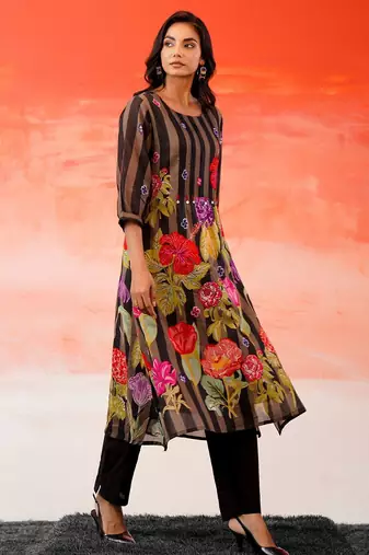 Women Floral Printed Beads and Stones Cotton Kurta with Trousers
