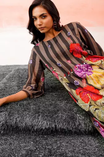 Women Floral Printed Beads and Stones Cotton Kurta with Trousers