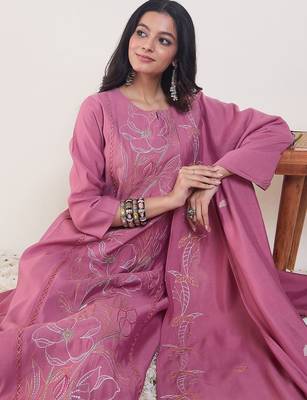 Floral Embroidered Thread Work Straight Kurta with Trousers & Dupatta 1