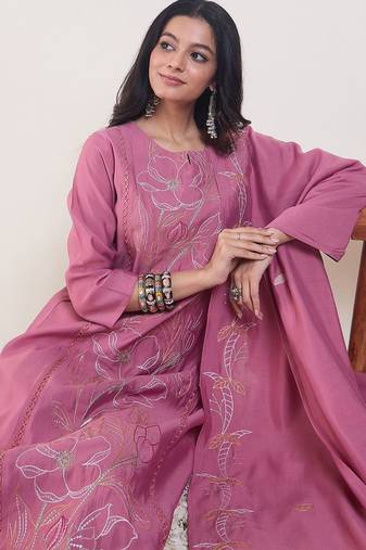Floral Embroidered Thread Work Straight Kurta with Trousers & Dupatta