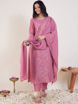 Floral Embroidered Thread Work Straight Kurta with Trousers & Dupatta 2
