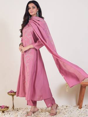Floral Embroidered Thread Work Straight Kurta with Trousers & Dupatta 3