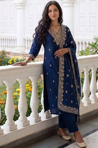 Women Ethnic Motifs Embroidered Thread Work Kurta with Trousers & With Dupatta