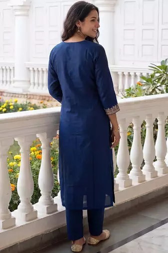 Women Ethnic Motifs Embroidered Thread Work Kurta with Trousers & With Dupatta
