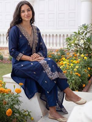 Women Ethnic Motifs Embroidered Thread Work Kurta with Trousers & With Dupatta 4