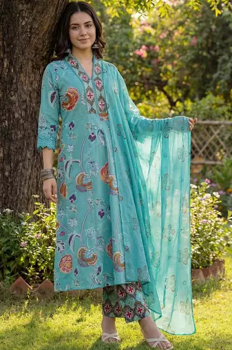 Women Floral Printed Beads and Stones Cotton Kurta with Trousers & With Dupatta