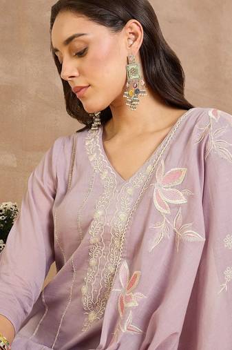 Women Floral Embroidered Thread Work Cotton Kurta with Trousers & With Dupatta