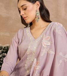 Women Floral Embroidered Thread Work Cotton Kurta with Trousers & With Dupatta