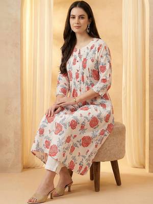 Women Floral Printed Pleated Cotton Kurta with Trousers 1