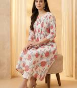Women Floral Printed Pleated Cotton Kurta with Trousers