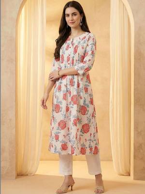 Women Floral Printed Pleated Cotton Kurta with Trousers 2
