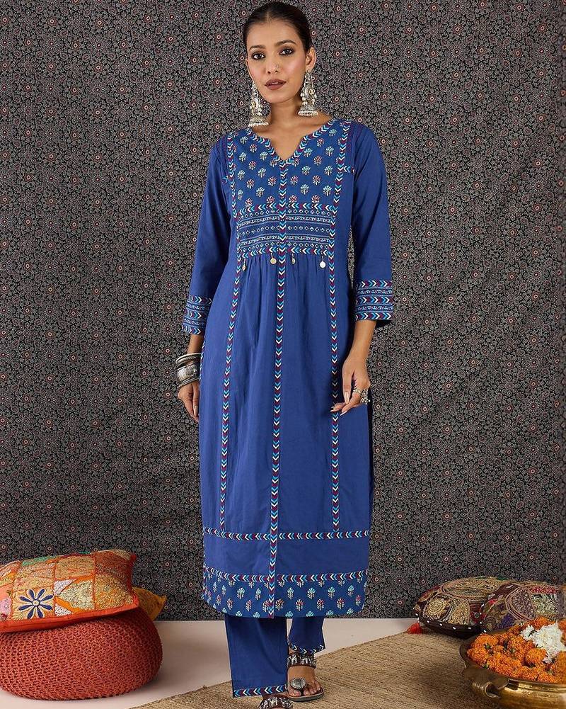 Women Ethnic Motifs Printed Cotton Kurta with Trousers & With Dupatta