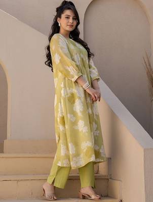 Floral Printed Cotton Straight Kurta With Trousers 3