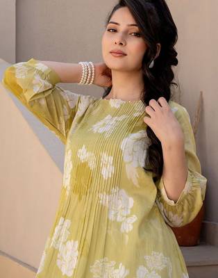 Floral Printed Cotton Straight Kurta With Trousers 7