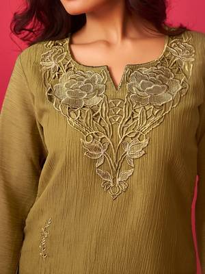 Women Floral Embroidered Thread Work Kurta with Trousers & With Dupatta 5
