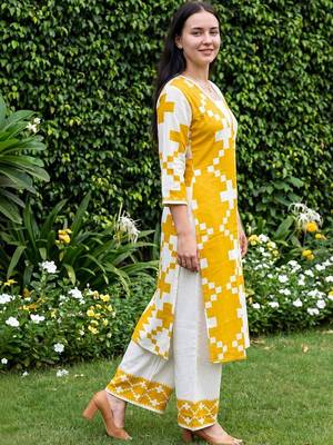 Women Printed Kurta with Palazzos 3