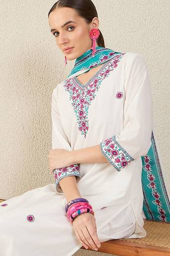Women Floral Embroidered Thread Work Cotton Kurta with Trousers & With Dupatta