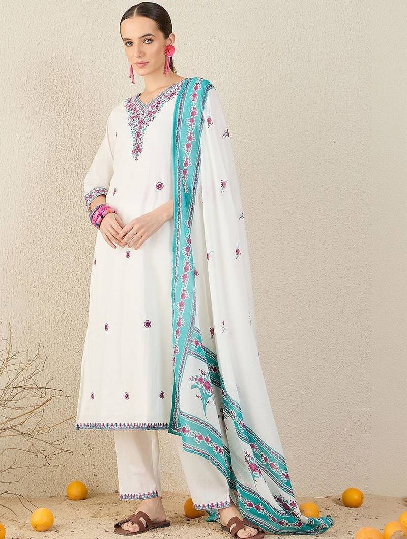 Women Floral Embroidered Thread Work Cotton Kurta with Trousers & With Dupatta