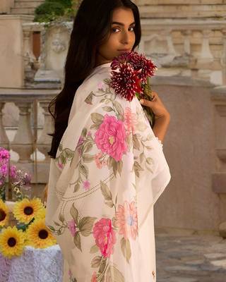 Women Floral Embroidered Thread Work Kurta with Trousers & With Dupatta 1