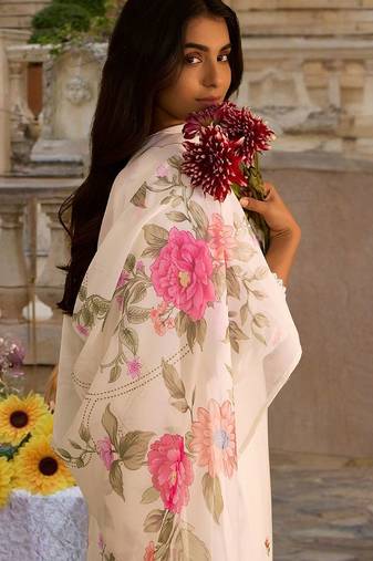 Women Floral Embroidered Thread Work Kurta with Trousers & With Dupatta