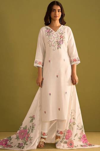 Women Floral Embroidered Thread Work Kurta with Trousers & With Dupatta